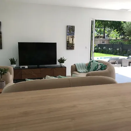 Location Entre Et Océan Avec Son De Nage Villa